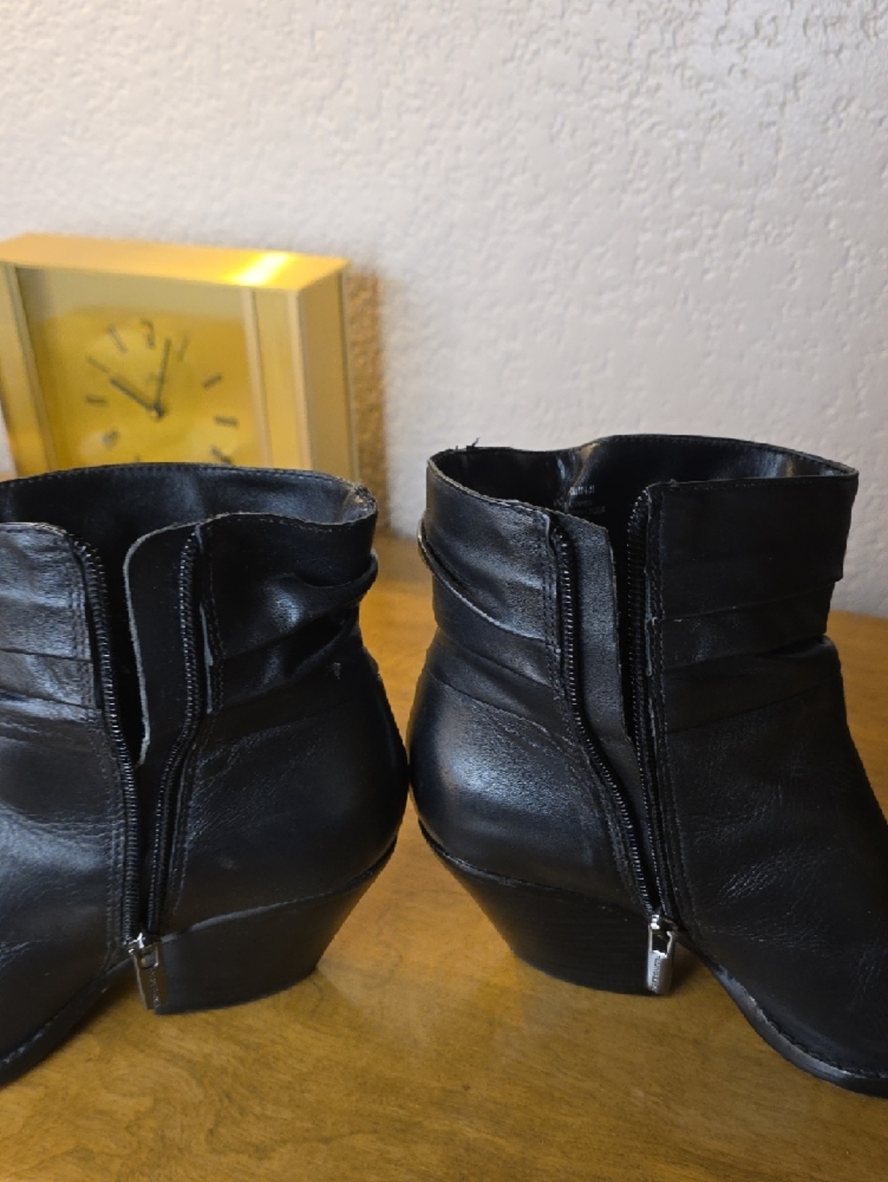 Vince Camuto Black Leather Pointed Ankle Booties 6.5 - Picture 7 of 9